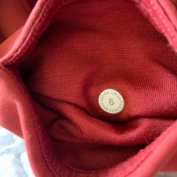 Women's Lululemon terracotta color leggings, size 6 - Picture 3 of 4